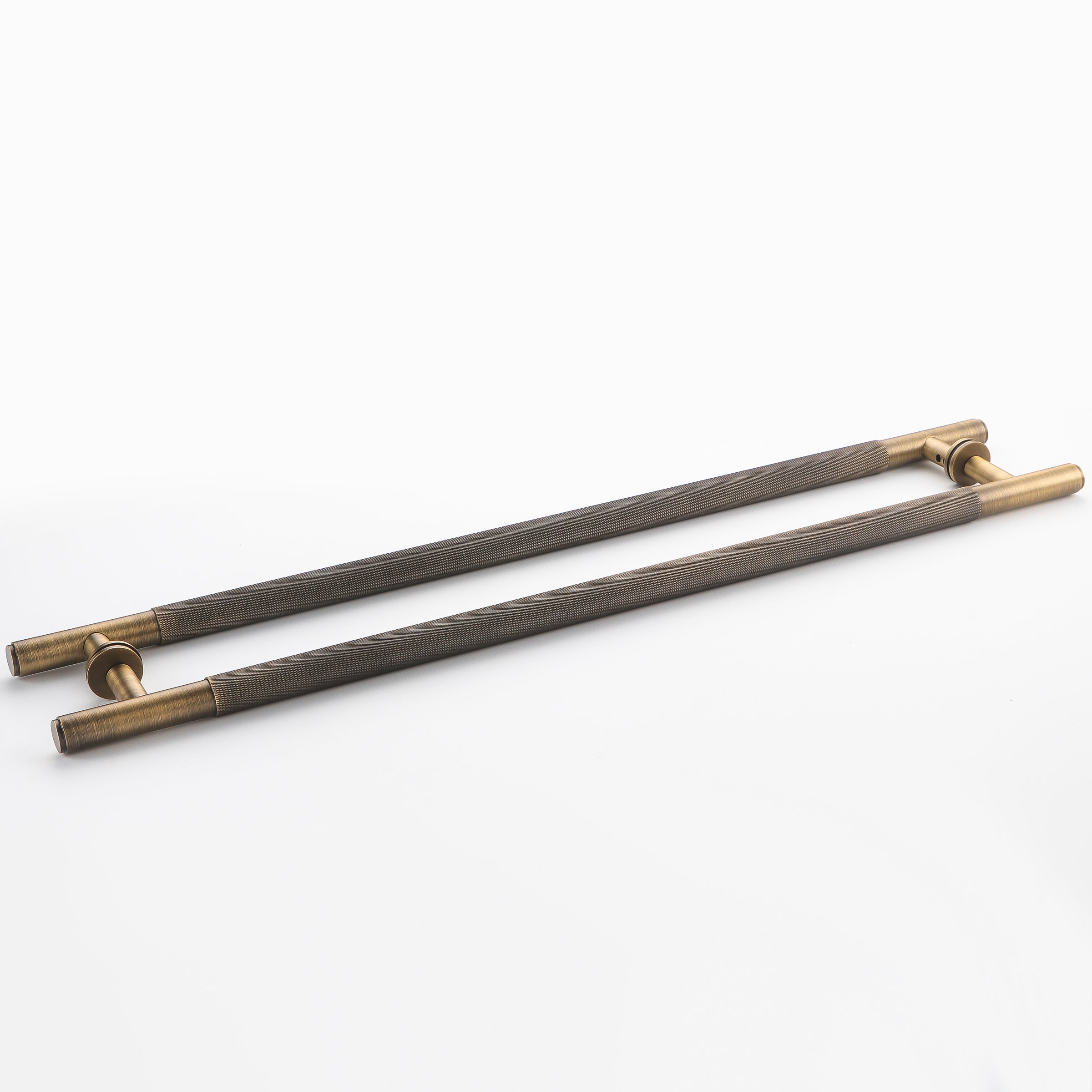 Knurled solid brass entrance pull handle in antique brass, 600mm