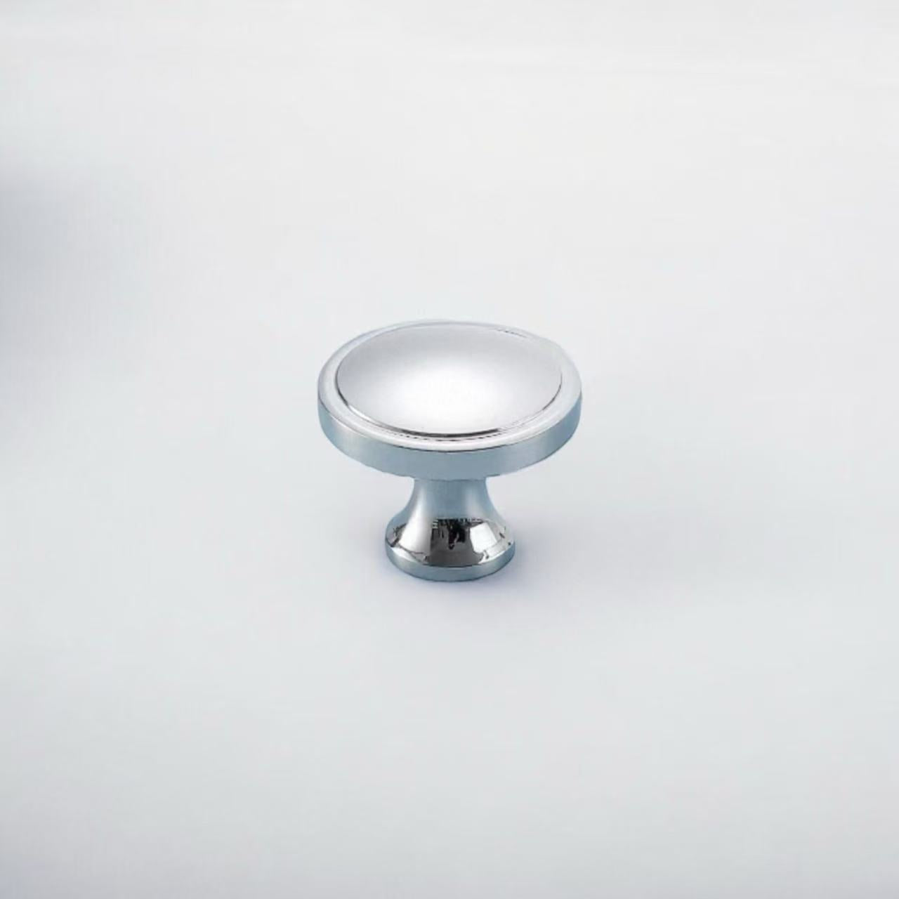 Vela Brass Knob