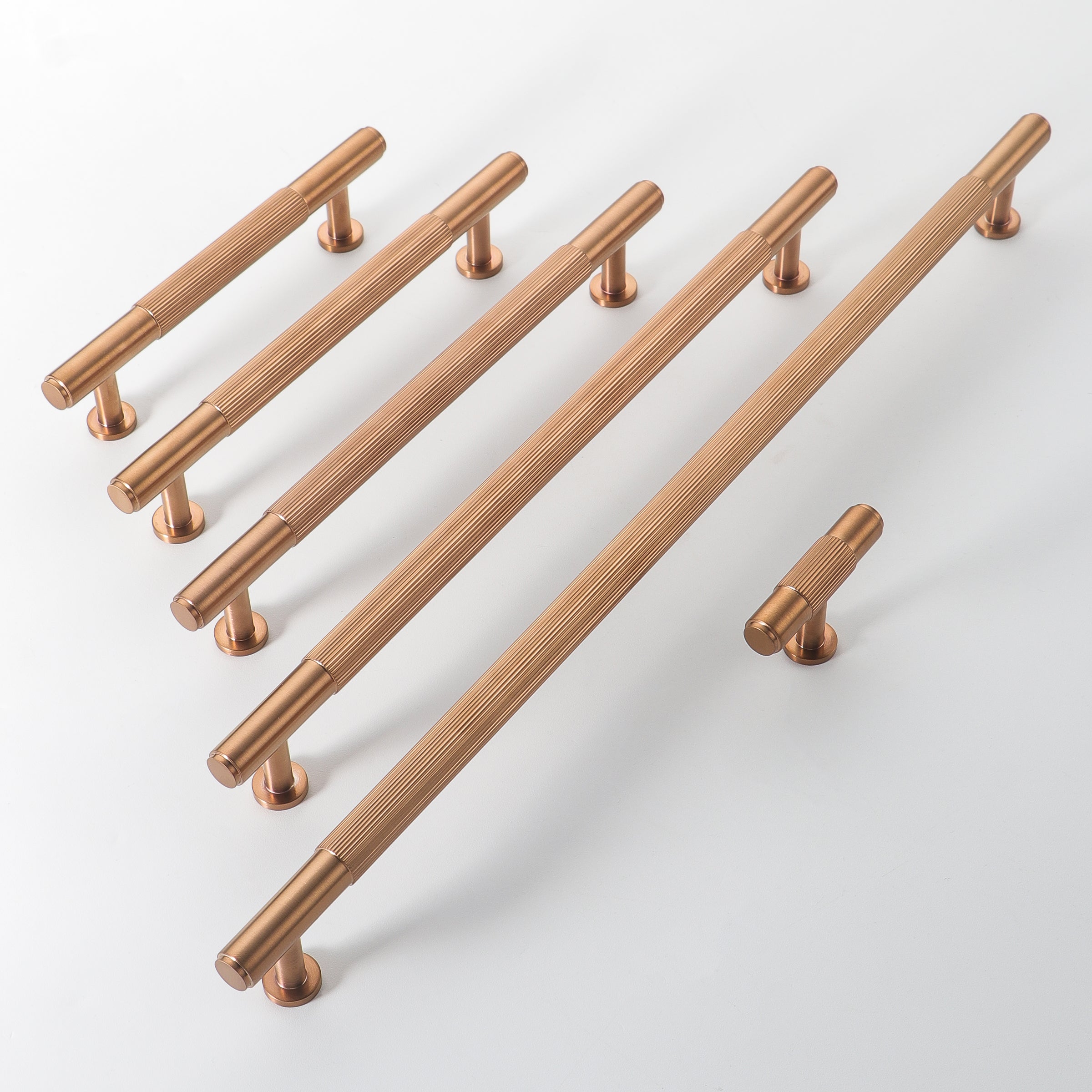 Stria Brass Handle