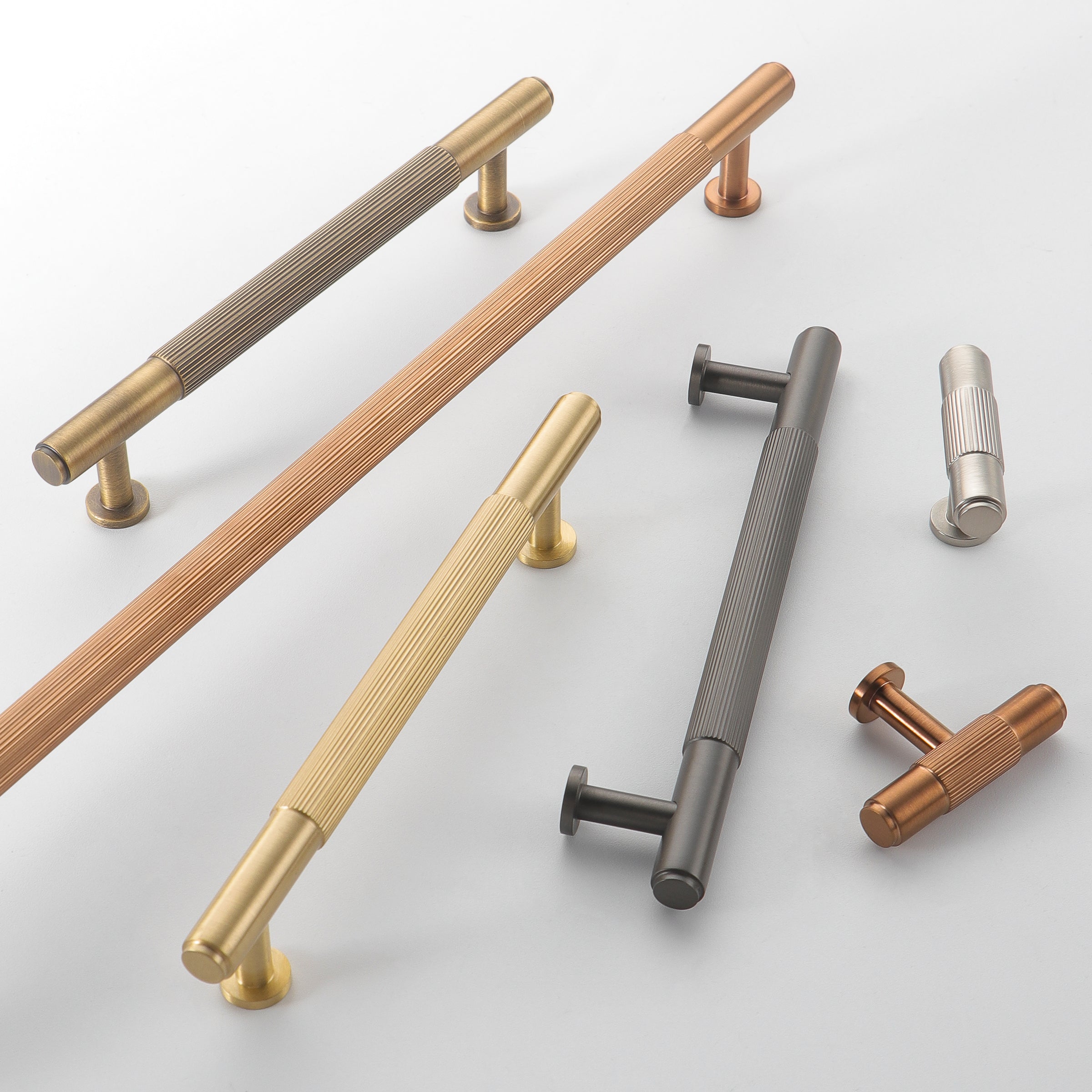 Stria Brass Handle