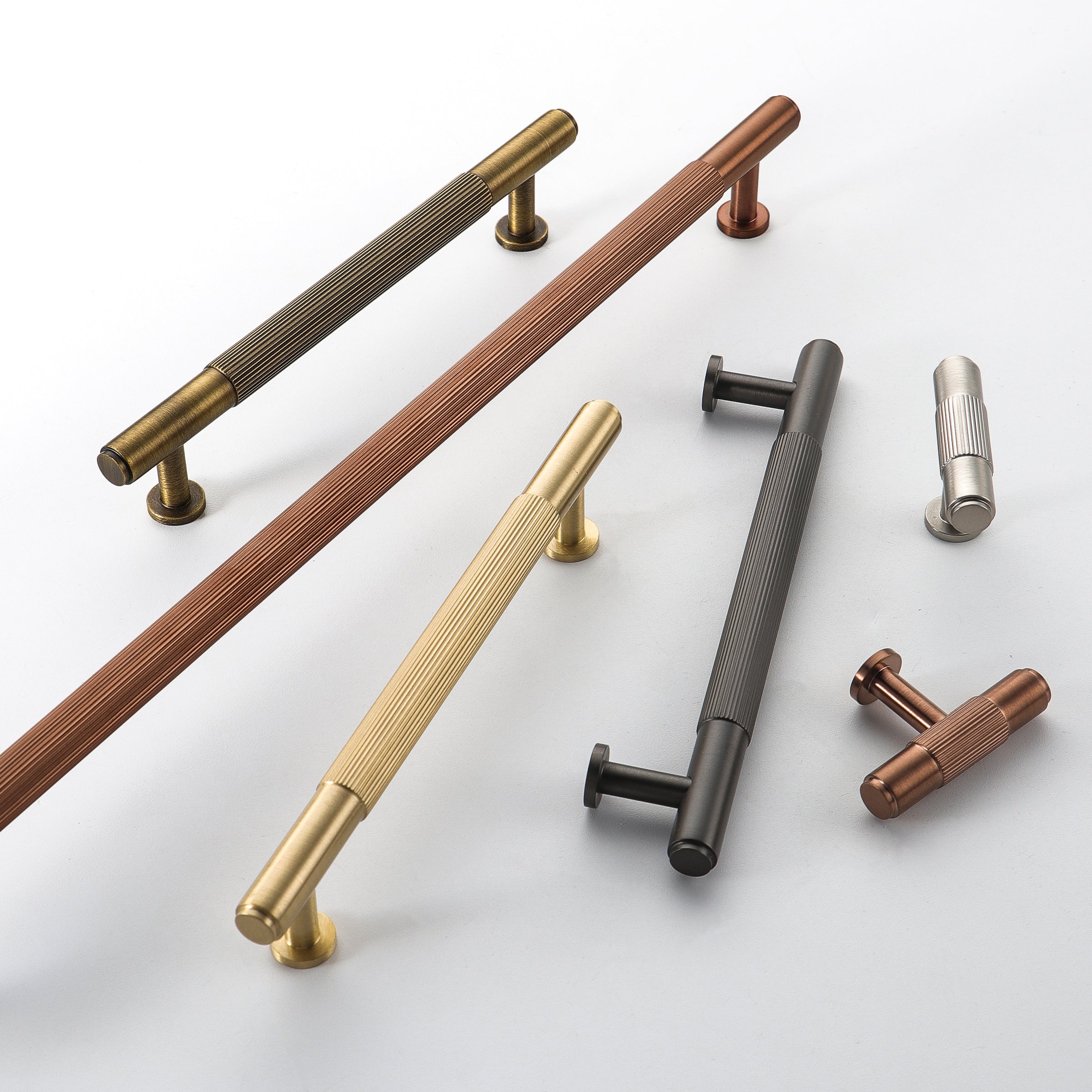 Stria Brass Handle