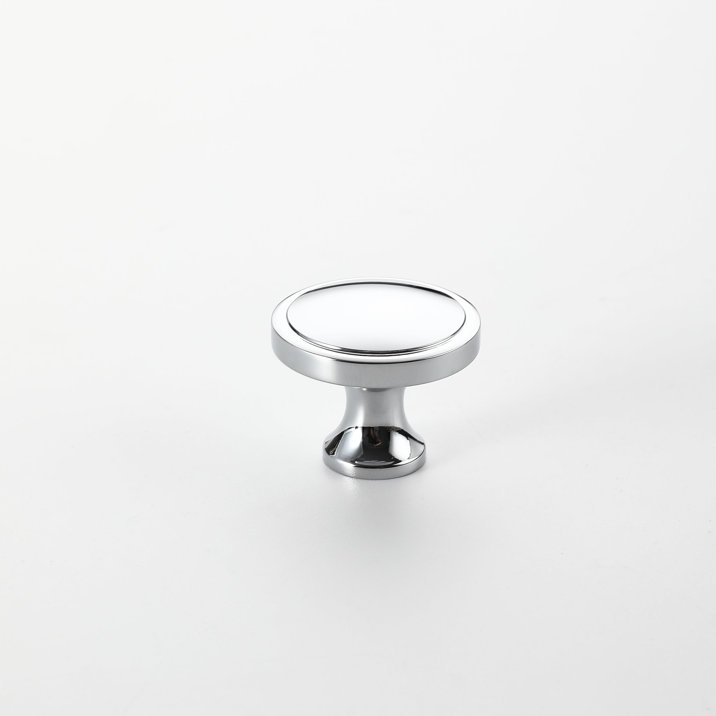 Vela Brass Knob