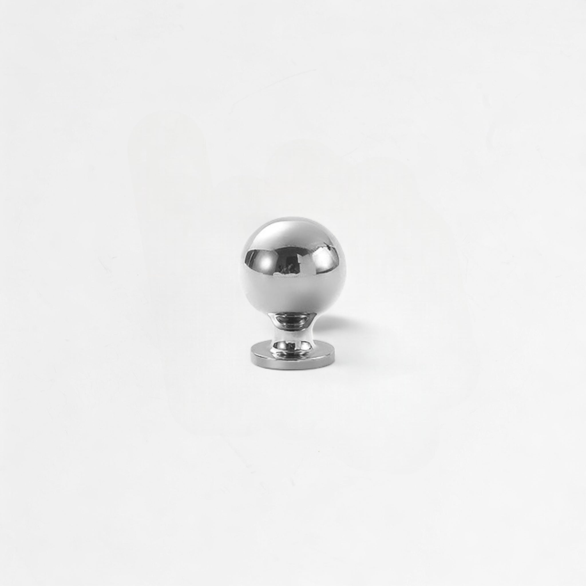 Glossy Grace Knob